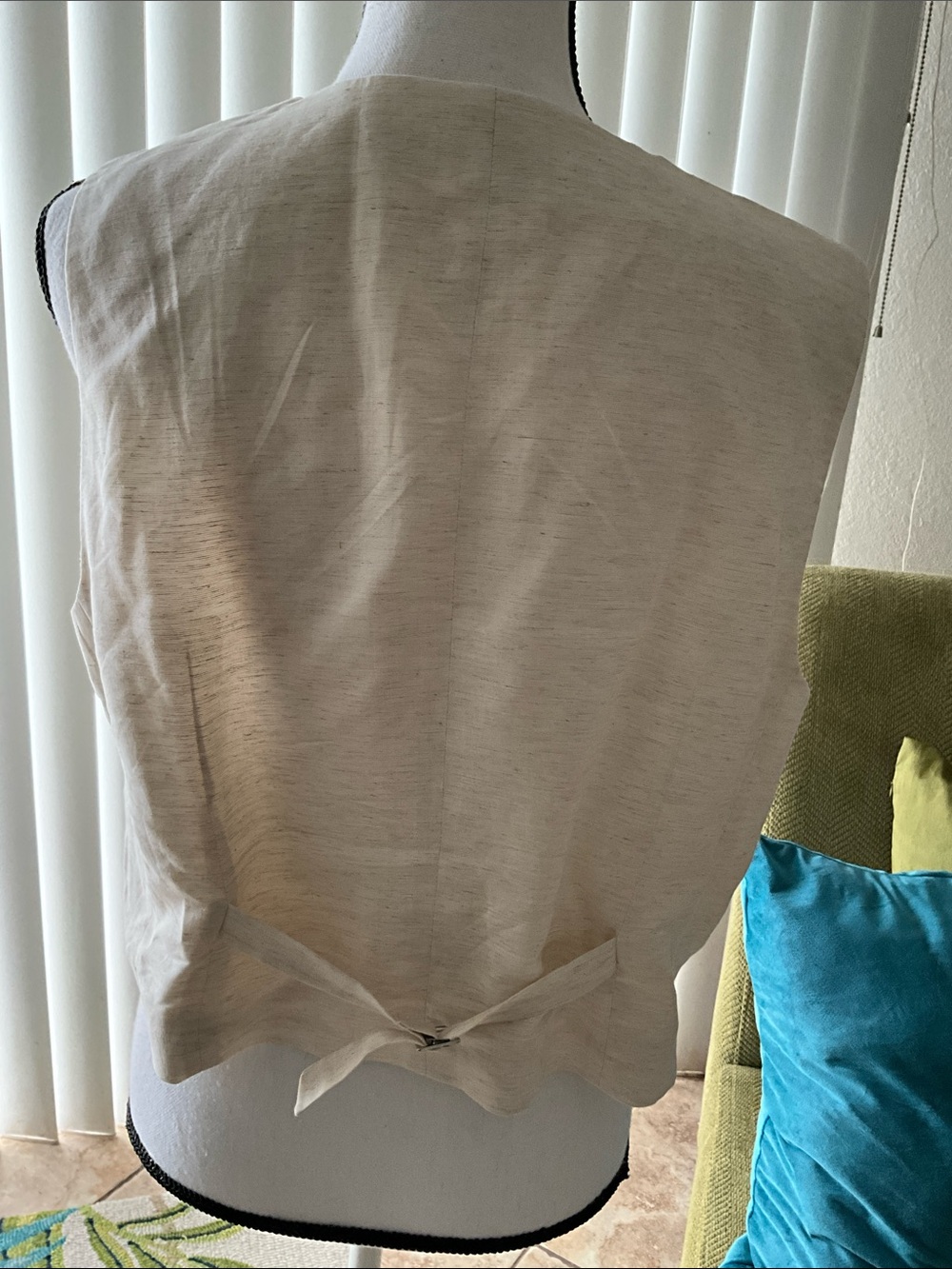 VEST - Picture 2 of 2